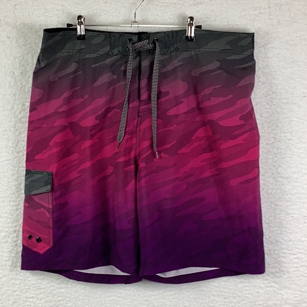 Wavezone Men’s Large Swimming Trunks .